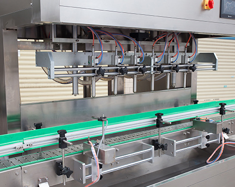 植物油灌裝機(jī)可算沒(méi)白等，品質(zhì)好良心價(jià)