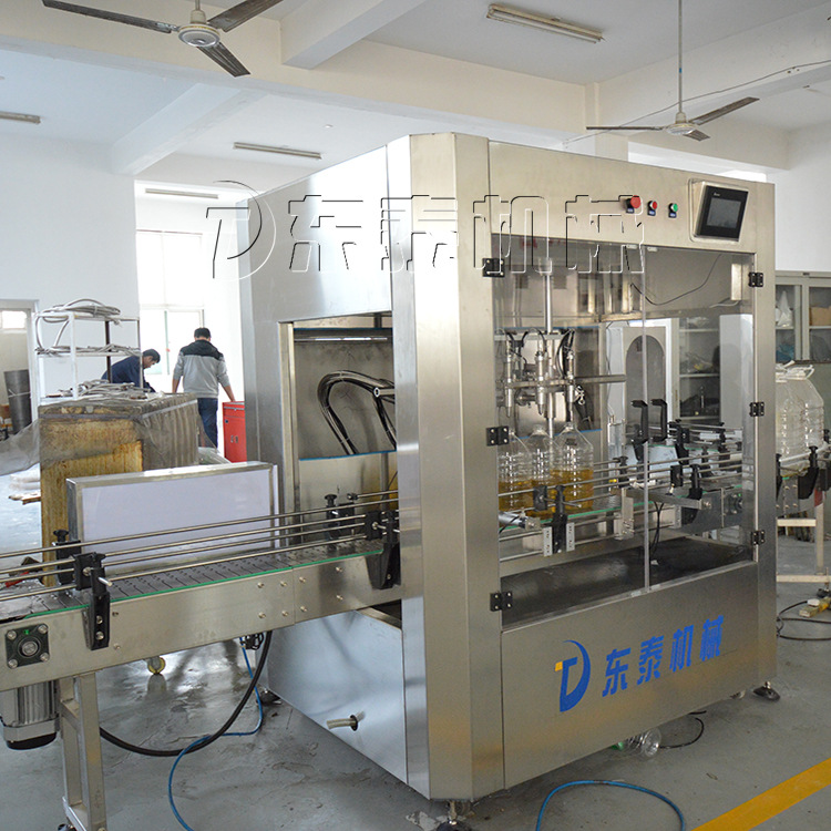 食用油灌裝機(jī)飛一般的感覺，這機(jī)器用一次就會(huì)上癮